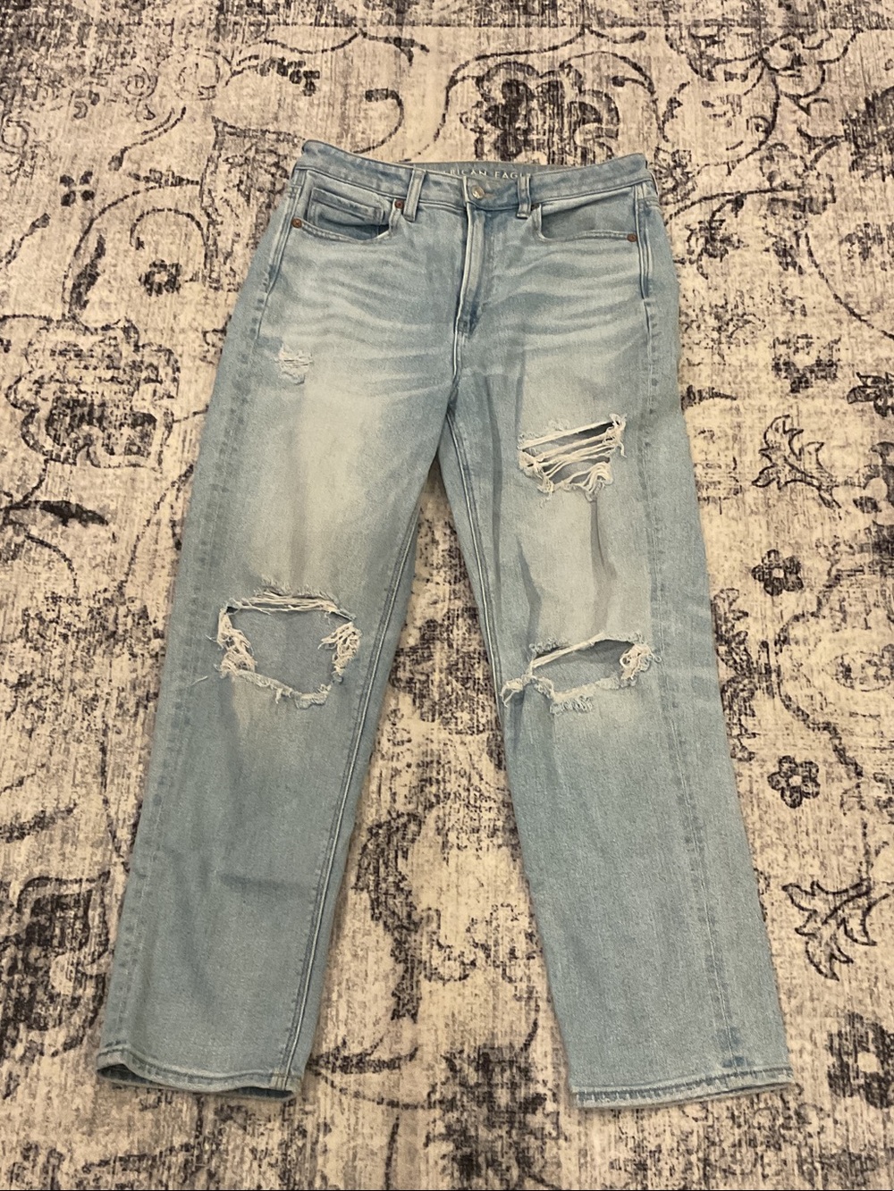 American Eagle Outfitters Mom Straight Jean